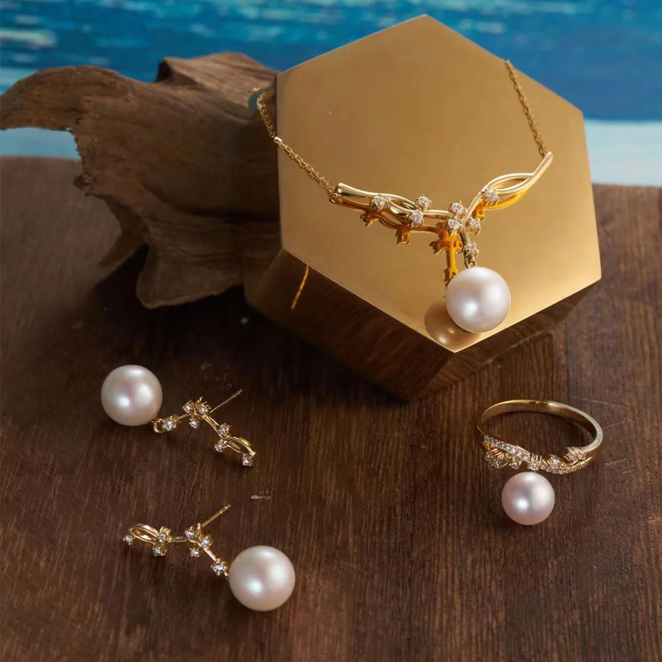 18k Freshwater Pearl Earrings KE00070 | STARRY