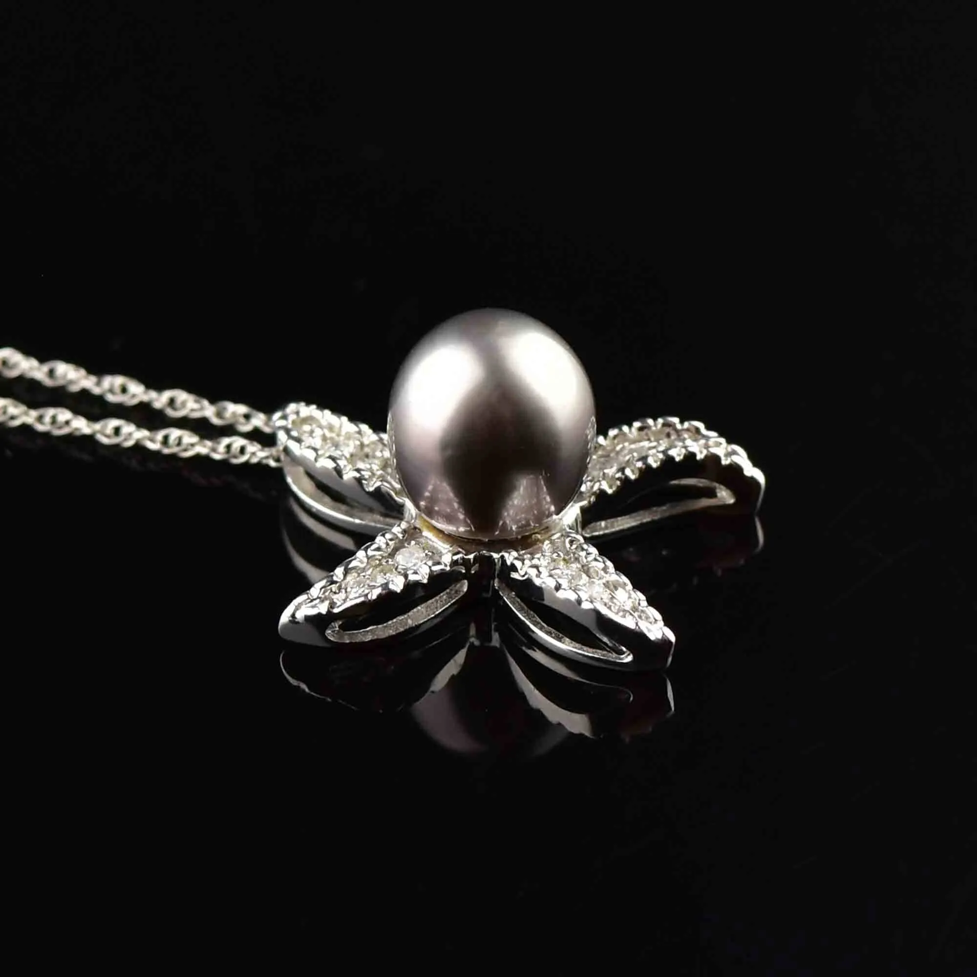 Vintage 14K White Gold Black Pearl Diamond Starfish Necklace