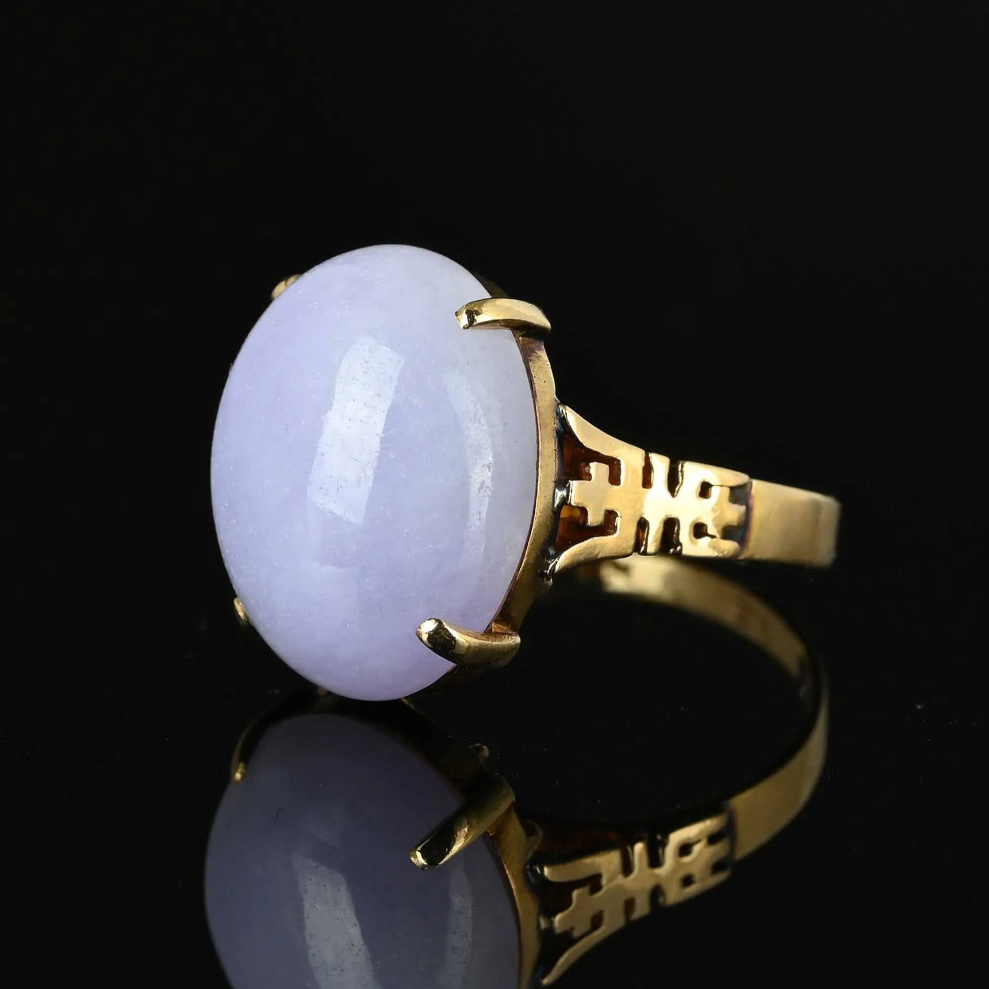 Vintage Cabochon Purple Jade Ring in 14K Gold