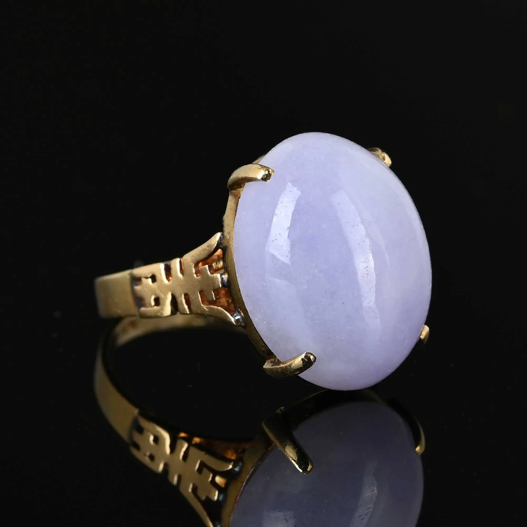 Vintage Cabochon Purple Jade Ring in 14K Gold